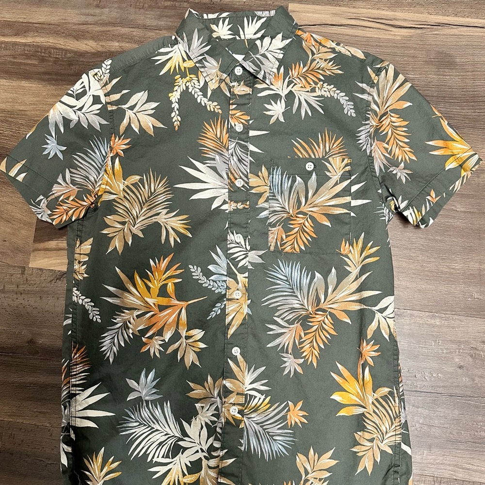 American Eagle Men’s Regular Fit Tropical Shirt – Olive Green